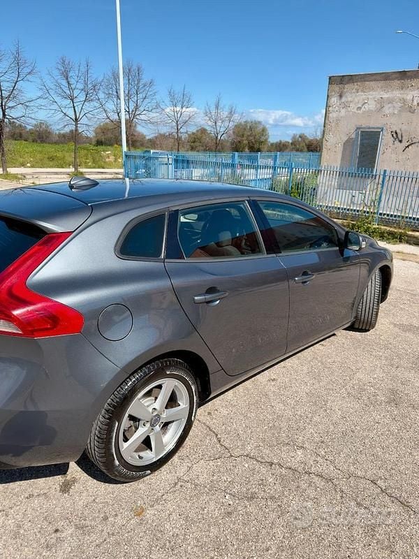 Usata Volvo V40 Kinetic 115 CV (84 kW) 2014 Grigio Berlina