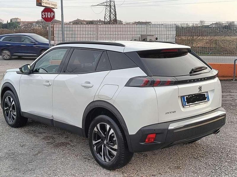Usata Peugeot 2008 Allure 131 CV (96 kW) 2022 Bianco SUV