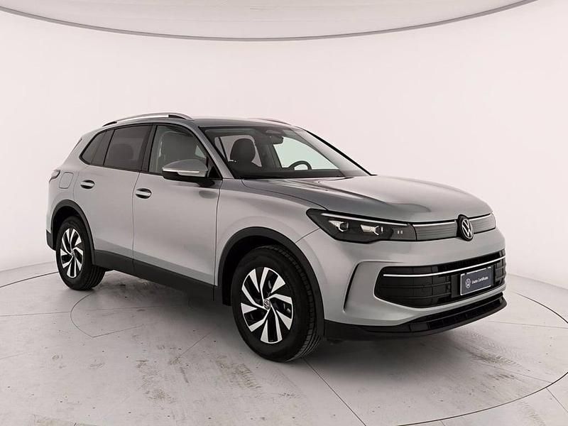 Usata VW Tiguan Edition 131 CV (96 kW) 2025 Dolomite silver metallizzato SUV