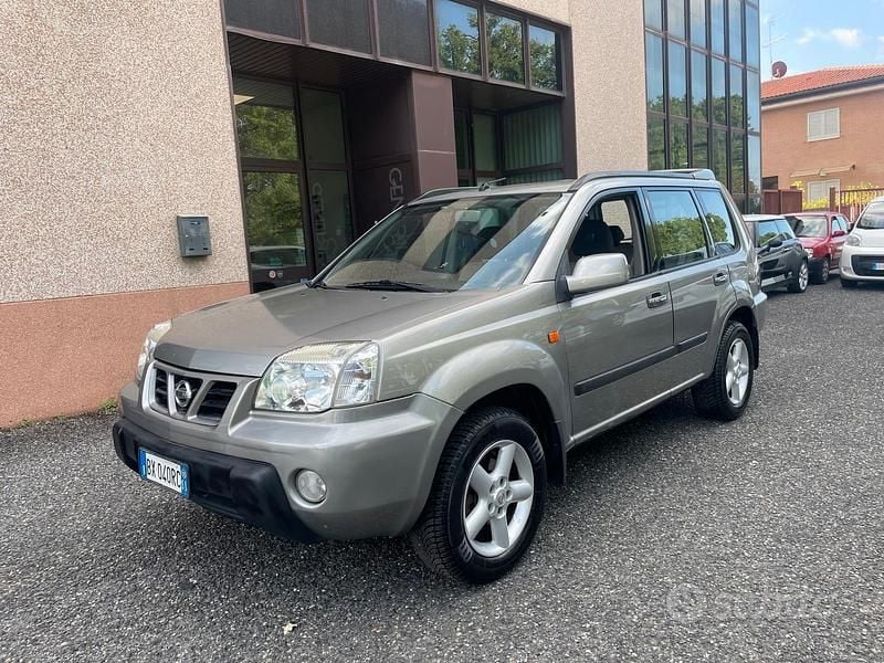 Usata Nissan X-Trail 114 CV (83 kW) 2002 Grigio SUV
