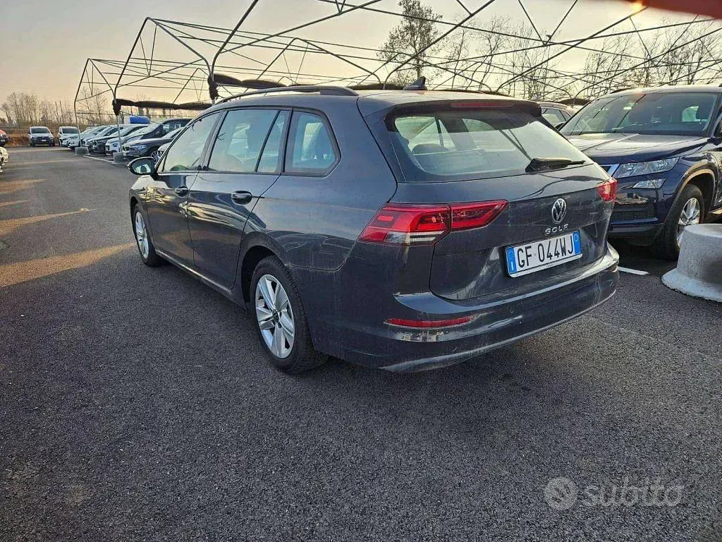 Gebraucht VW Golf VIII Life 110 PS (80 kW) 2021 Grau Kombi