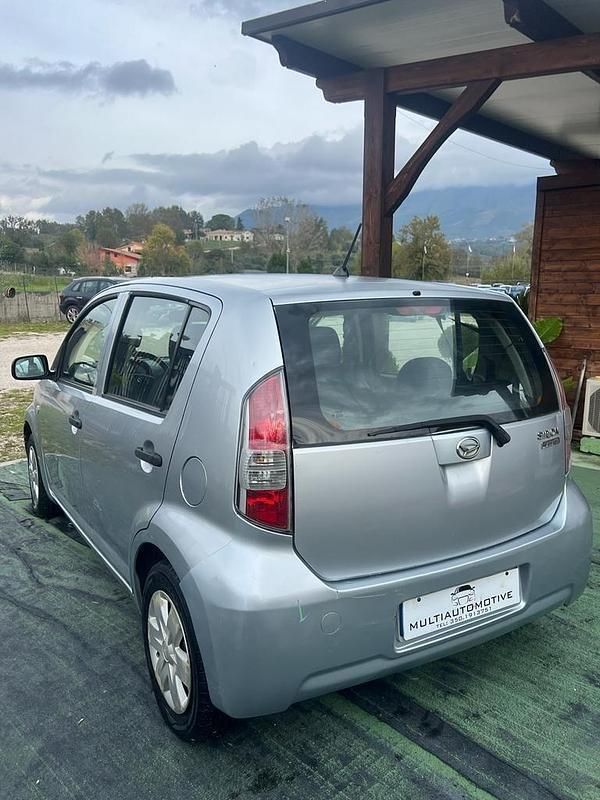 Usata Daihatsu Sirion 69 CV (50 kW) 2008 Grigio Utilitaria