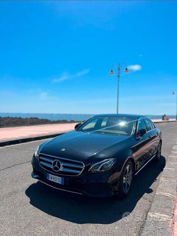 Usata Mercedes E220 Business 194 CV (142 kW) 2019 Nero Berlina