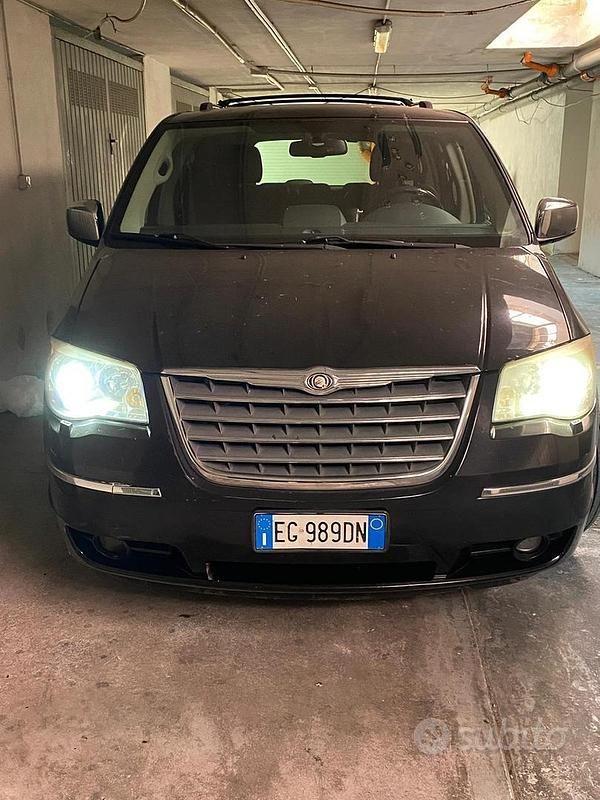 Usata Chrysler Voyager 163 CV (119 kW) 2010 Nero Monovolume