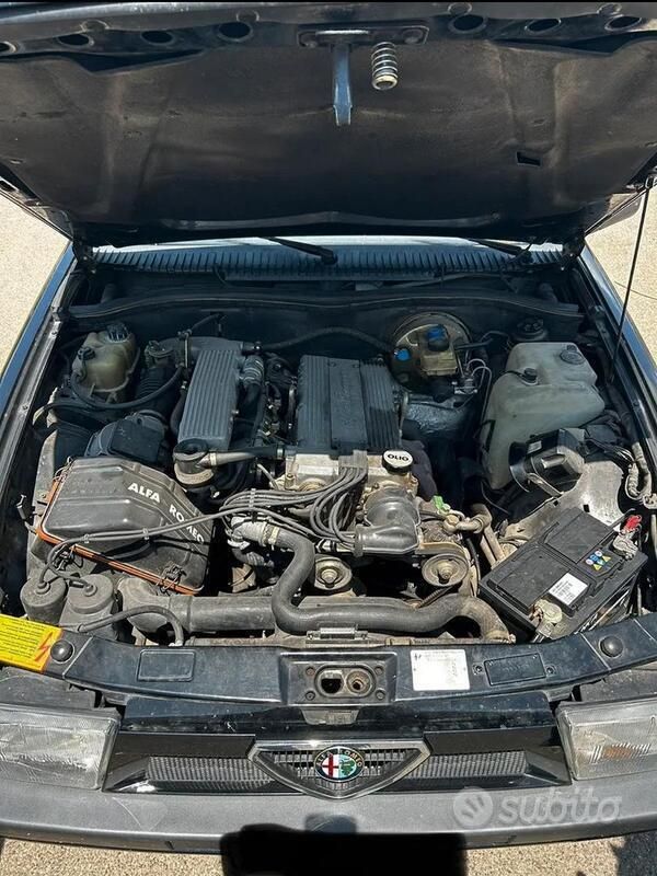 Usata Alfa Romeo 75 148 CV (108 kW) 1990 Nero Berlina