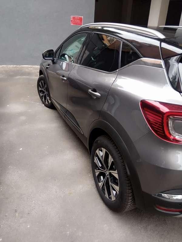 Usata Renault Captur Techno 150 CV (110 kW) 2023 Grigio SUV