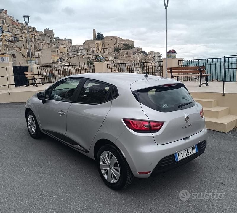 Usata Renault Clio IV Intens 75 CV (55 kW) 2019 Grigio Berlina