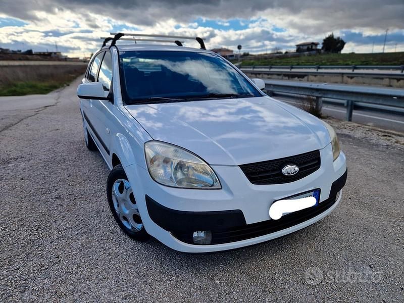 Usata Kia Rio EX 110 CV (80 kW) 2007 Bianco Berlina