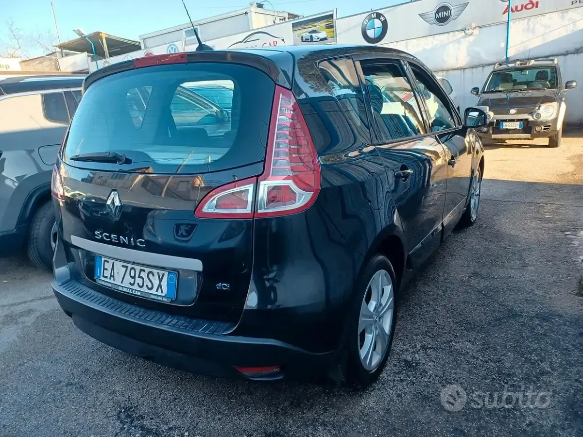 Usata Renault Scénic 110 CV (80 kW) 2010 Nero Monovolume