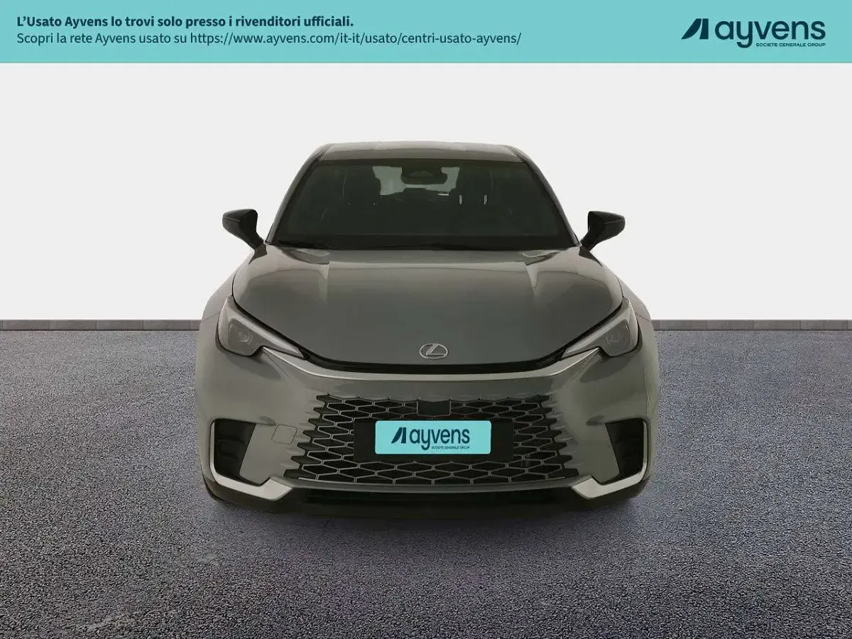 Usata Lexus LBX 136 CV (100 kW) 2024 Cement gray SUV