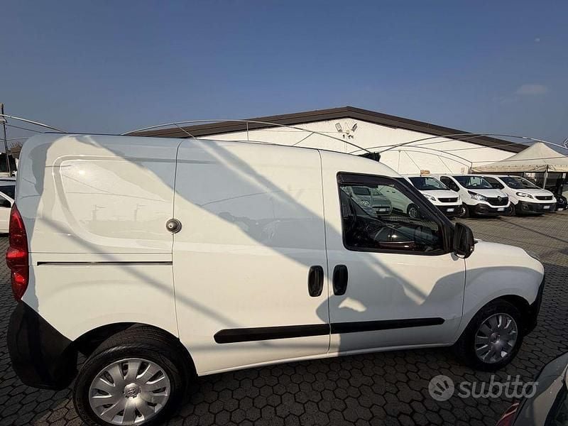 Usata Opel Combo 120 CV (88 kW) 2014 Bianco Monovolume