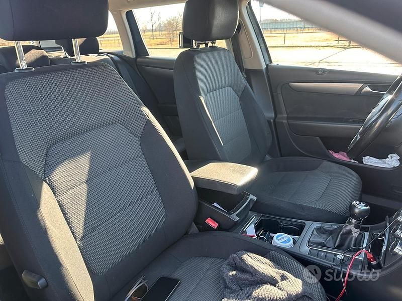 Usata VW Passat 140 CV (102 kW) 2012 Grigio Station wagon