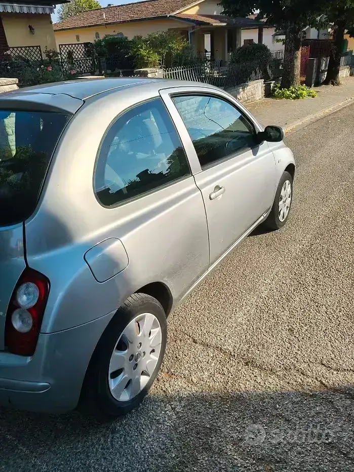 Usata Nissan Micra 80 CV (58 kW) 2005 Grigio Berlina