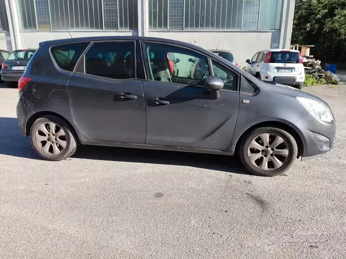 Usata Opel Meriva 120 CV (88 kW) 2012 Grigio Monovolume