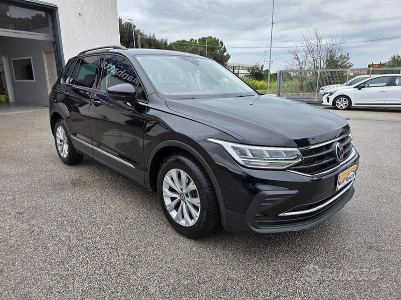 Usata VW Tiguan Life 150 CV (110 kW) 2021 Nero SUV