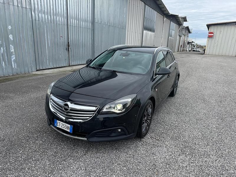 Usata Opel Insignia Cosmo 163 CV (119 kW) 2014 Nero Station wagon