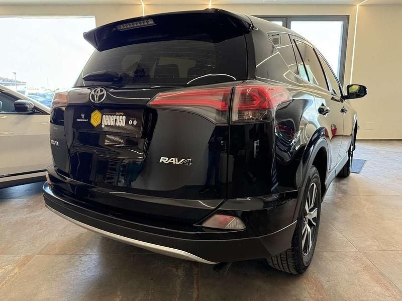 Usata Toyota RAV4 Lounge 143 CV (105 kW) 2017 Nero SUV
