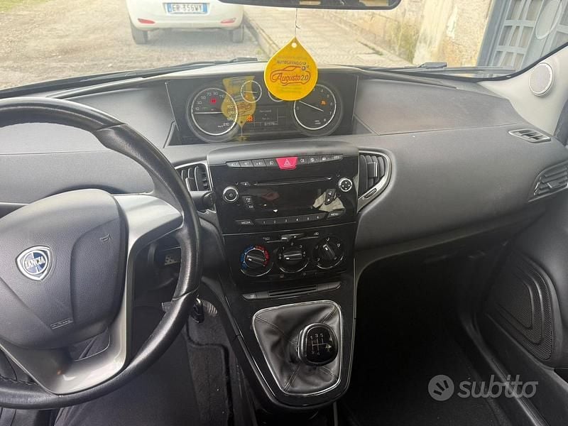 Usata Lancia Ypsilon 69 CV (50 kW) 2011 Nero Utilitaria