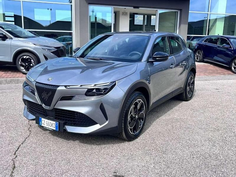 Nuova Alfa Romeo Junior 61 kW (84 CV) 2025 Grigio scuro SUV