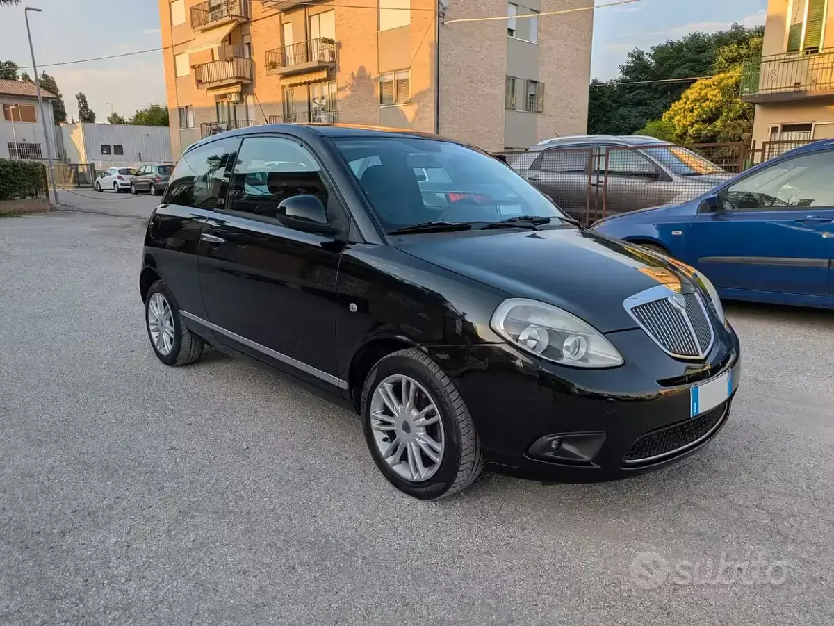 Usata Lancia Ypsilon 69 CV (50 kW) 2012 Utilitaria