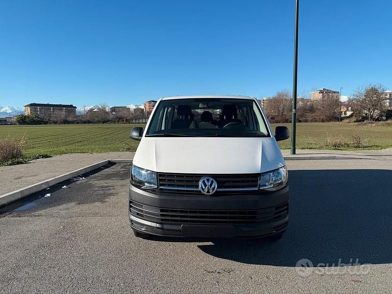 Bianco Usata 2017 VW Transporter Furgone | 17.000 € (Buon prezzo) - Immagine 1/4