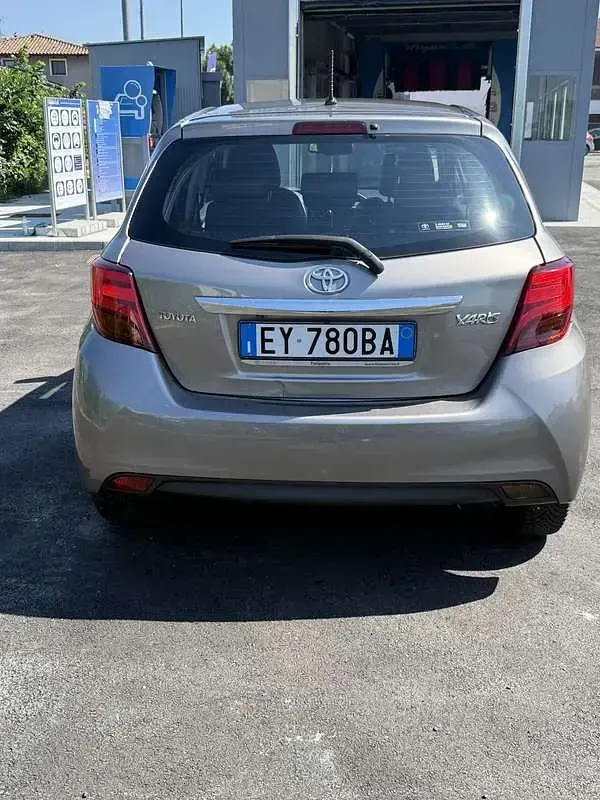 Usata Toyota Yaris Comfort 69 CV (50 kW) 2015 Utilitaria