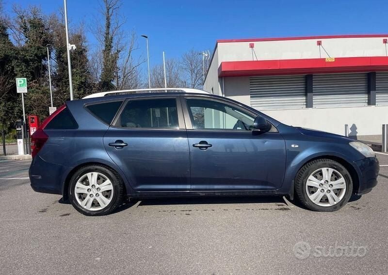Blu Usata 2008 Kia Ceed Due volumi | 2000 € (Buon prezzo) - Immagine 1/4