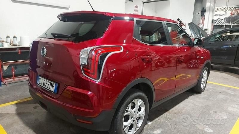 Usata Ssangyong (KGM) Tivoli 128 CV (94 kW) 2022 Rosso SUV