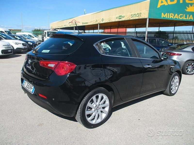 Usata Alfa Romeo Giulietta Exclusive 105 CV (77 kW) 2015 Nero Utilitaria