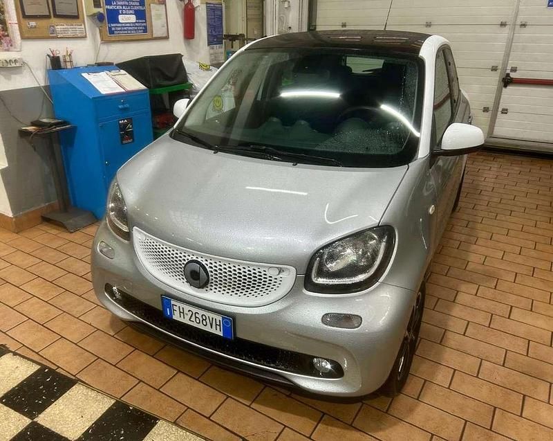 Grigio Usata 2017 Smart ForFour Passion Utilitaria | 12.450 € (Buon prezzo) - Immagine 1/4