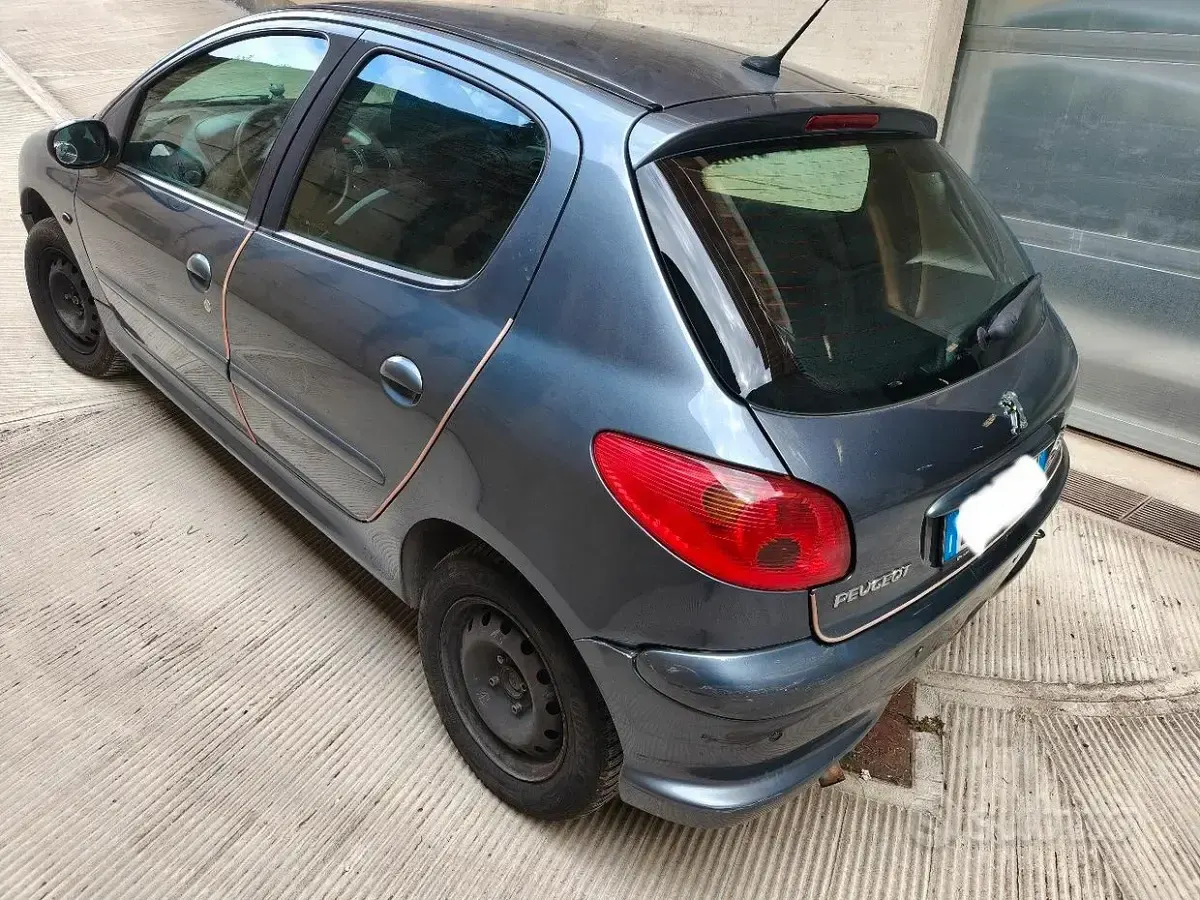 Usata Peugeot 206 68 CV (50 kW) 2007 Grigio Utilitaria