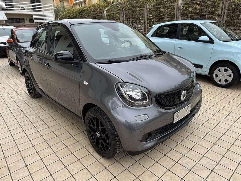 Usata Smart ForFour Passion 71 CV (52 kW) 2016 Grigio Utilitaria