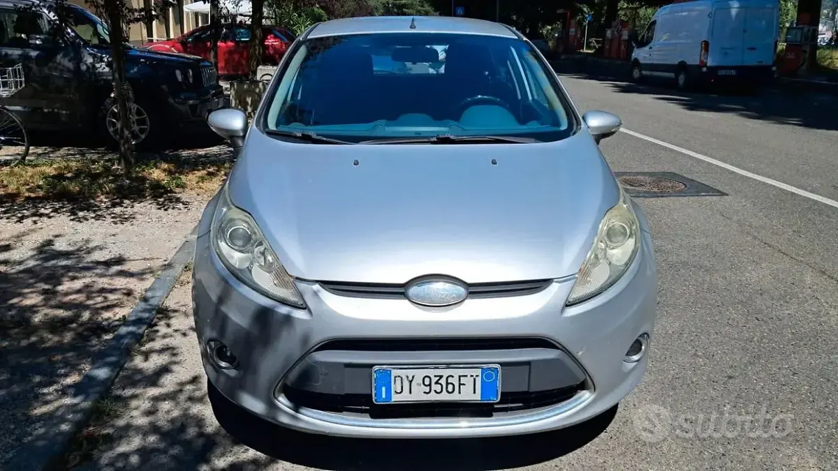 Usata Ford Fiesta Titanium 68 CV (50 kW) 2009 Grigio Berlina