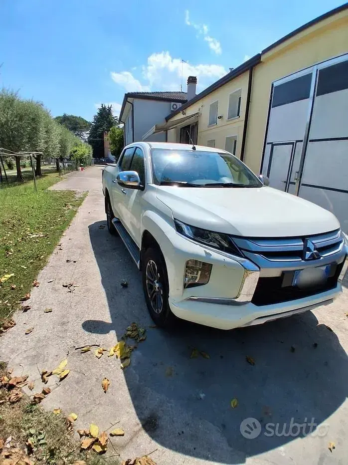 Usata Mitsubishi L200 150 CV (110 kW) 2022 Bianco Pick-up