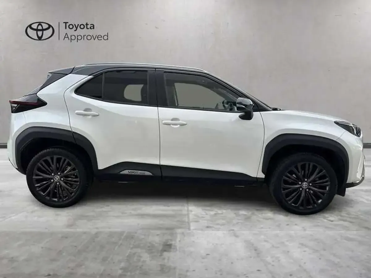 Usata Toyota Yaris Hybrid 116 CV (85 kW) 2022 Bianco Pick-up