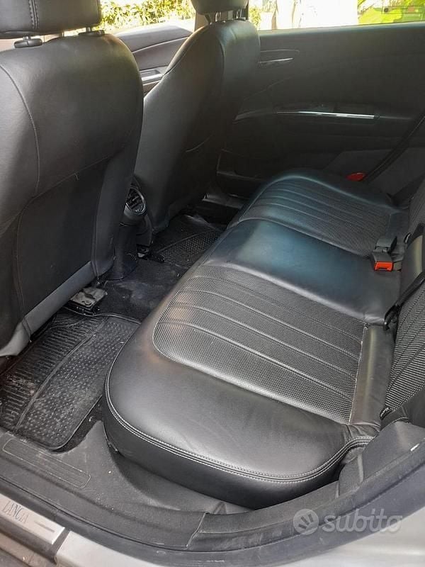 Usata Lancia Delta 120 CV (88 kW) 2013 Grigio Utilitaria