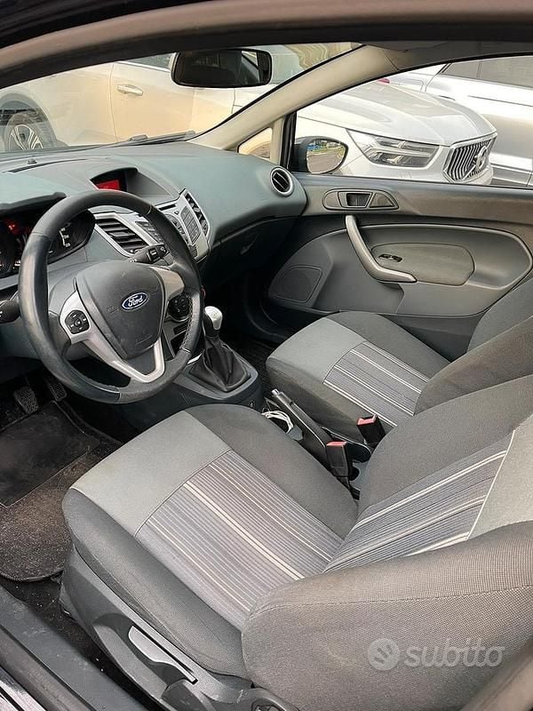 Usata Ford Fiesta 96 CV (70 kW) 2010 Nero Utilitaria