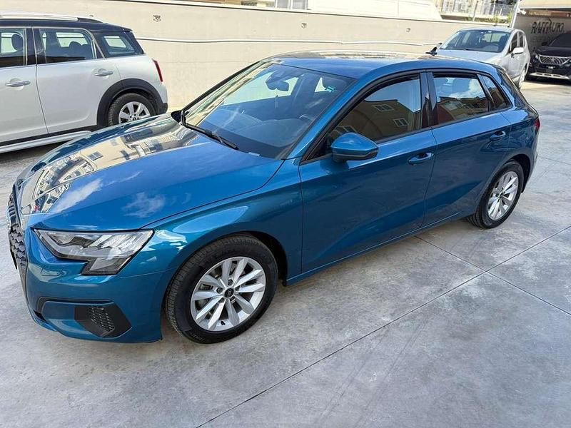 Begagnad Audi A3 Advanced 150 HK (110 kW) 2023 Blå Sedan