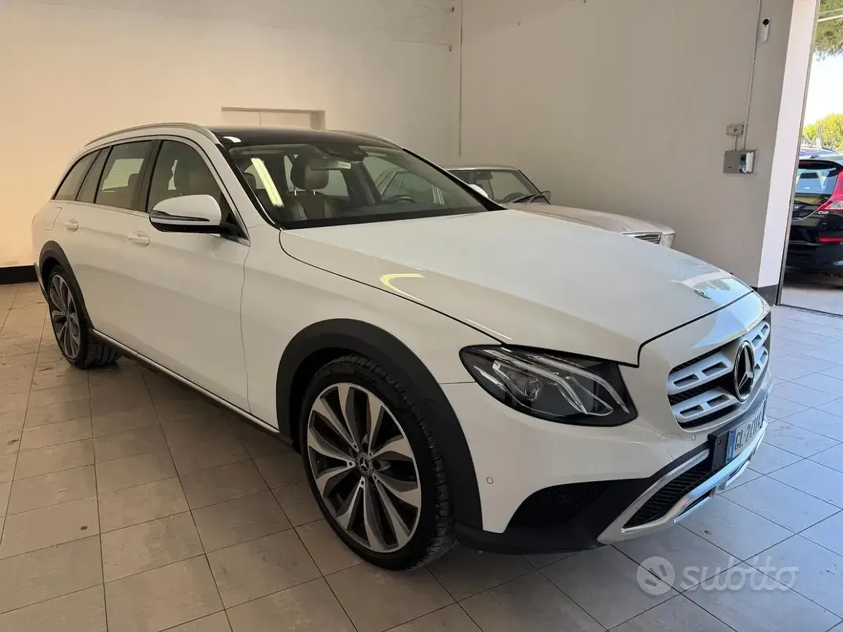 Usata Mercedes E220 Premium 194 CV (142 kW) 2017 Bianco Station wagon
