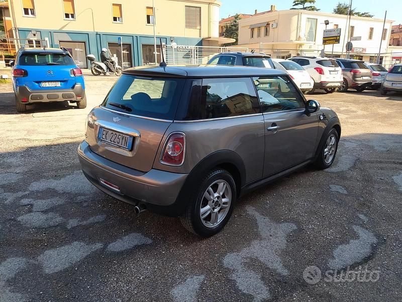 Begagnad Mini ONE 75 HK (55 kW) 2011 Grå Halvkombi
