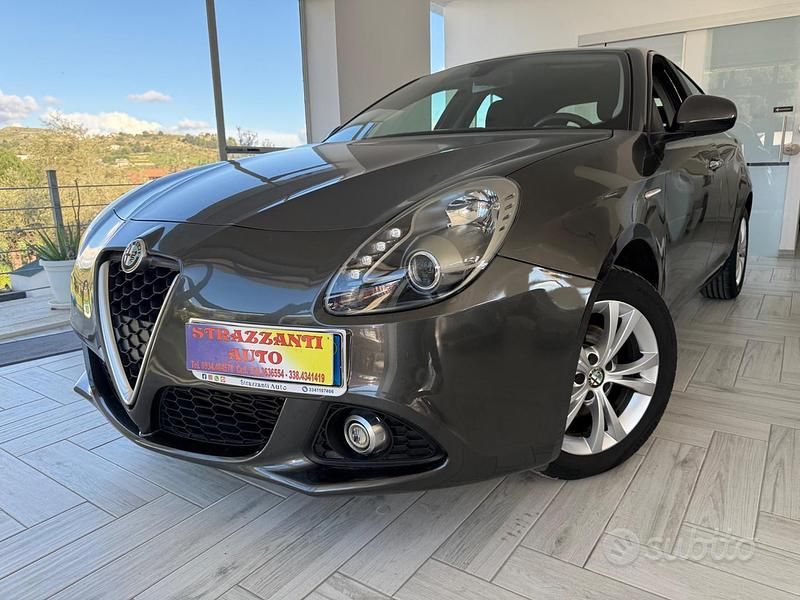 Usata Alfa Romeo Giulietta Distinctive 105 CV (77 kW) 2015 Grigio Utilitaria