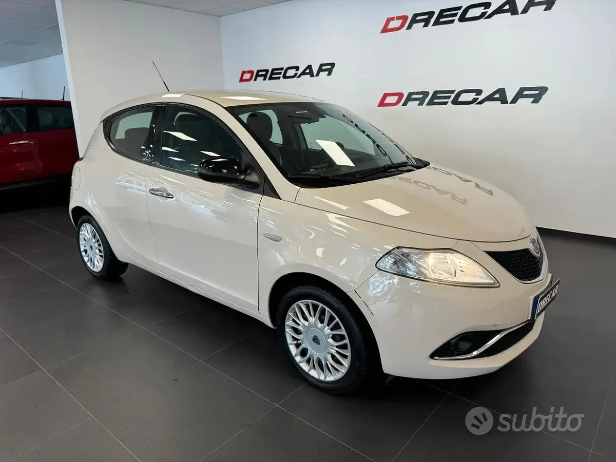 Usata Lancia Ypsilon Gold 69 CV (50 kW) 2016 Beige Utilitaria