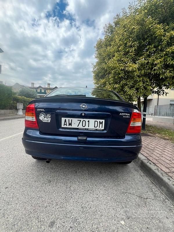 Usata Opel Astra 90 CV (66 kW) 1998 Blu Berlina