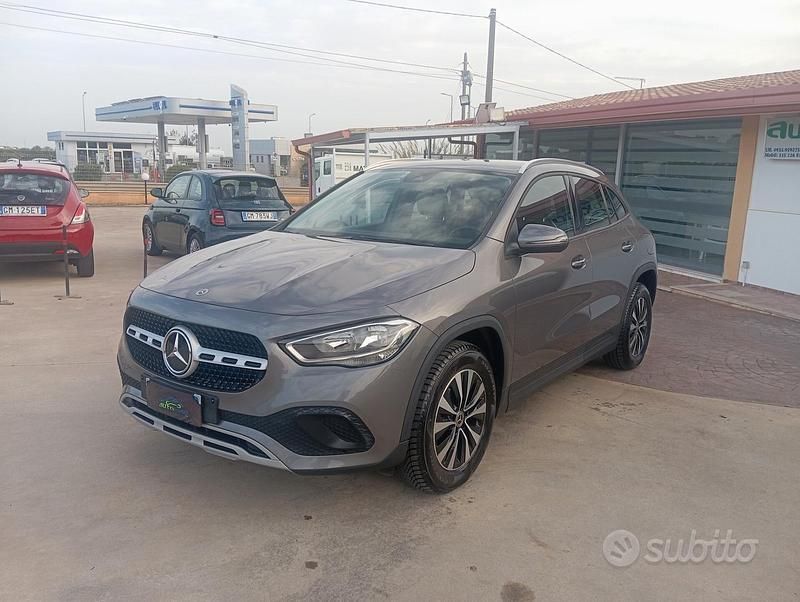 Usata Mercedes GLA180 Business 116 CV (85 kW) 2022 Grigio SUV