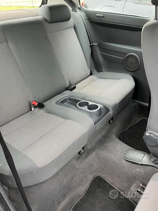 Begagnad VW Fox 54 HK (39 kW) 2005 Svart Halvkombi