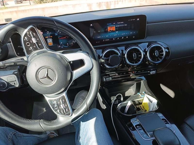 Gebraucht Mercedes A180 116 PS (85 kW) 2019 Limousine