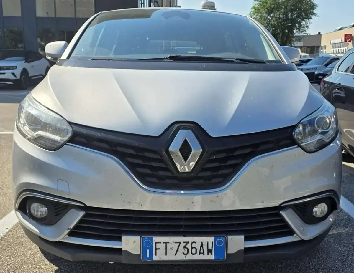 Usata Renault Scénic IV LIMITED 110 CV (80 kW) 2018 Argento Monovolume