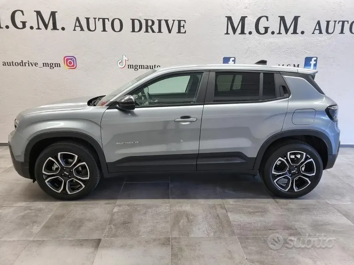 Usata Jeep Avenger Summit 101 CV (74 kW) 2025 Grigio SUV