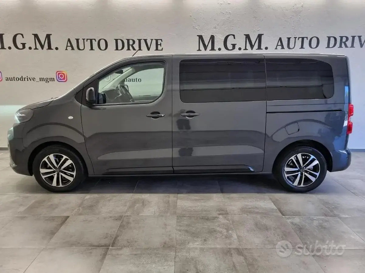 Usata Peugeot Traveller Business-Line 177 CV (130 kW) 2025 Grigio scuro Monovolume