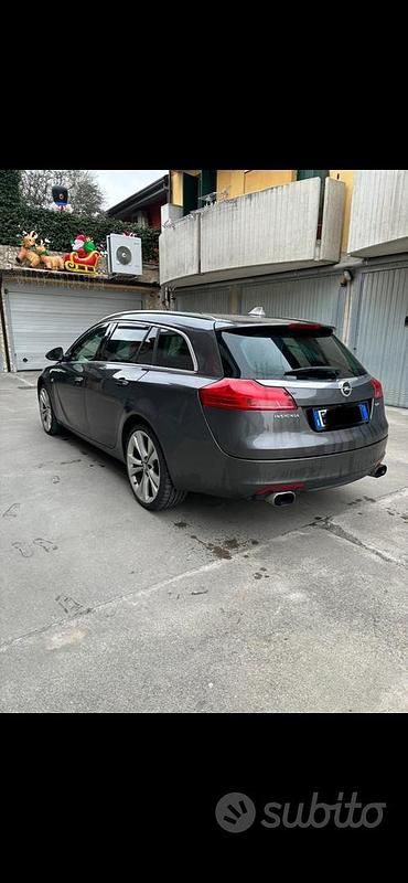 Usata Opel Insignia 160 CV (117 kW) 2010 Grigio Station wagon